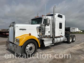 Main image Kenworth W900